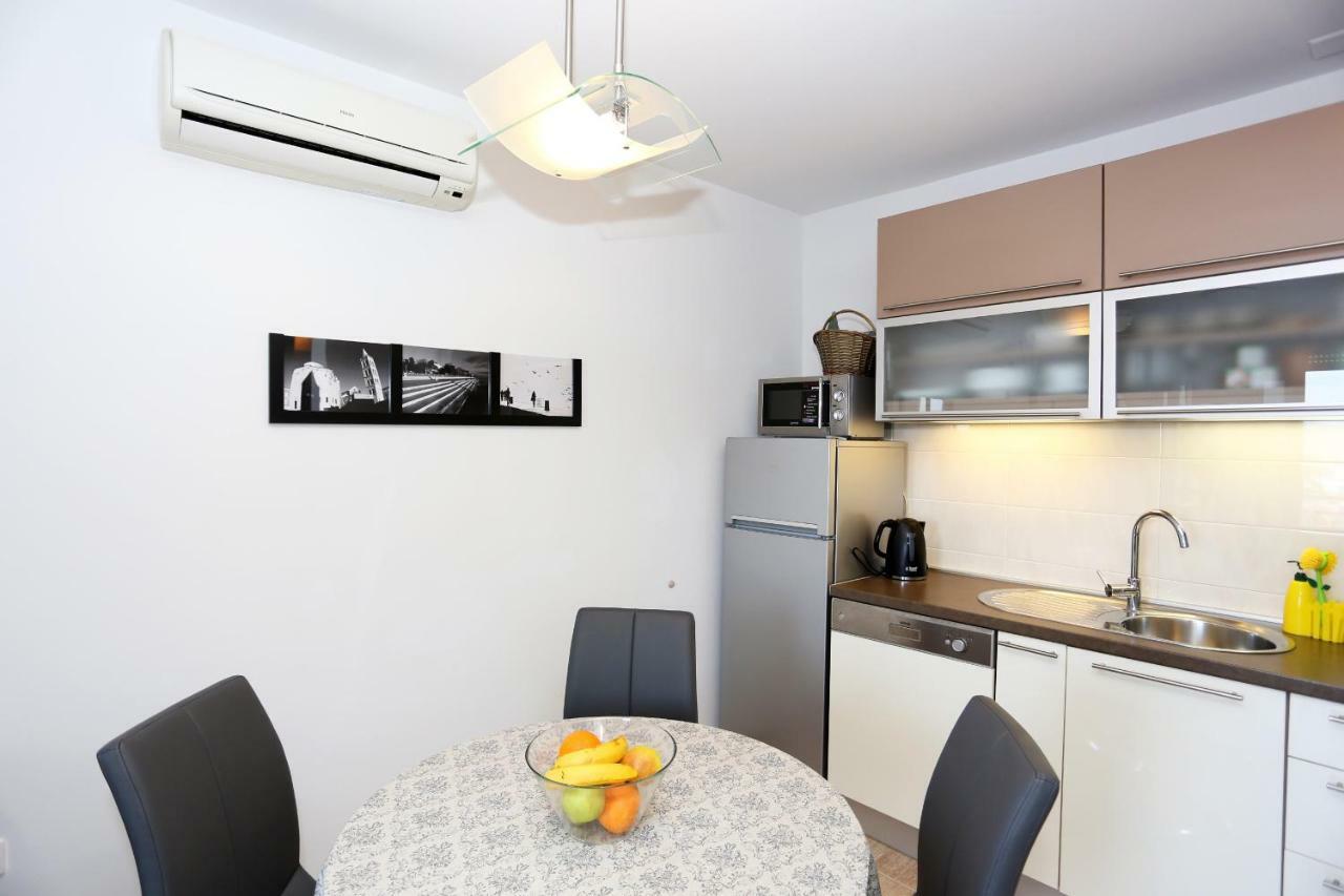 Iva Apartament *